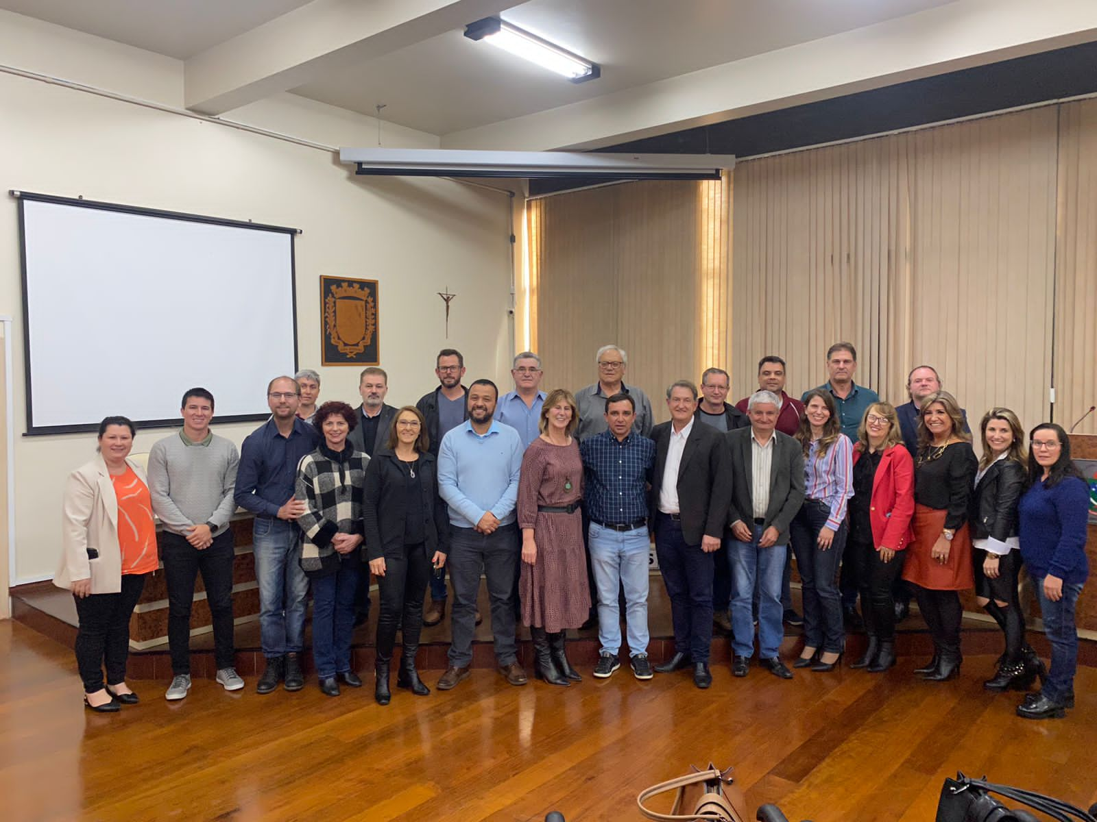 CÂMARA DE NOVA BASSANO RECEBE REUNIÃO DO PARLAMENTO REGIONAL