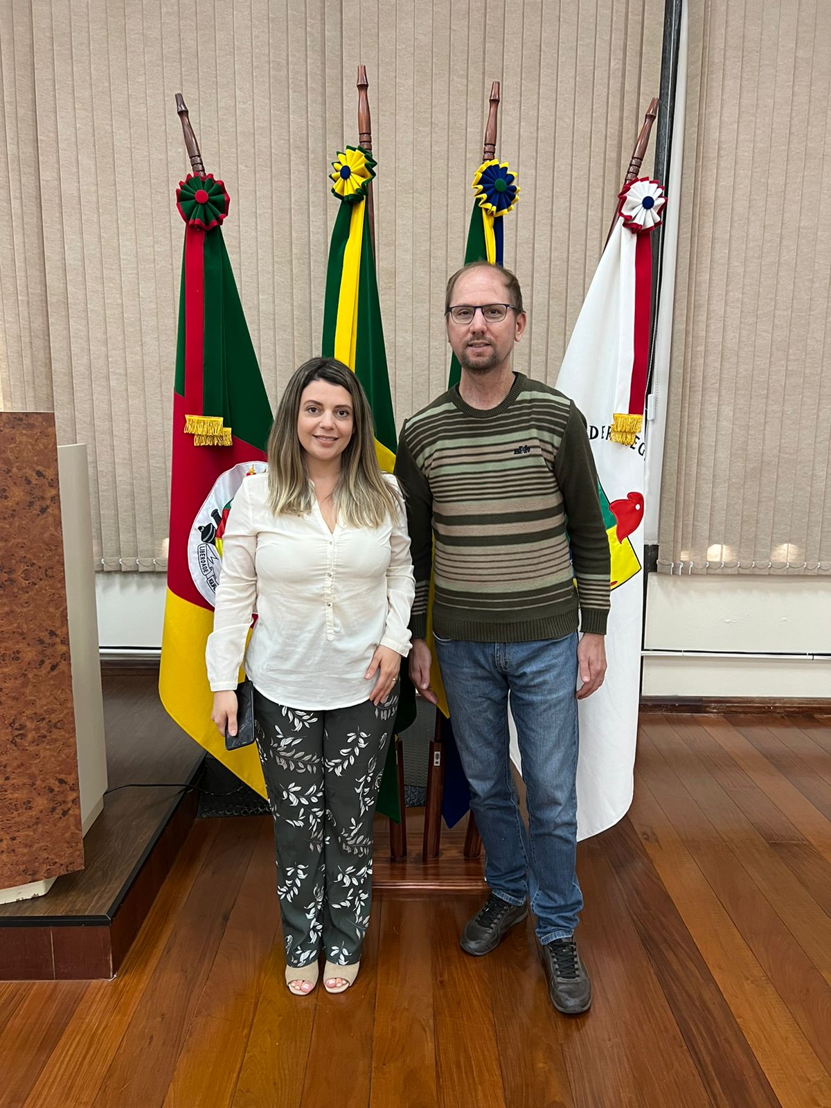 PRESIDENTE DA CÂMARA RECEBE REPRESENTANTE DA RGE