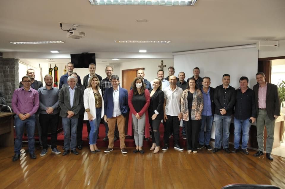 PRESIDENTE PARTICIPA DE REUNIÃO DO PARLAMENTO REGIONAL EM ANTÔNIO PRADO