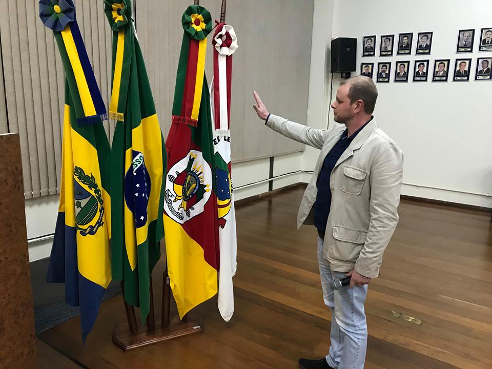 Jonas Anzolin de Mattos assume cadeira no Legislativo 