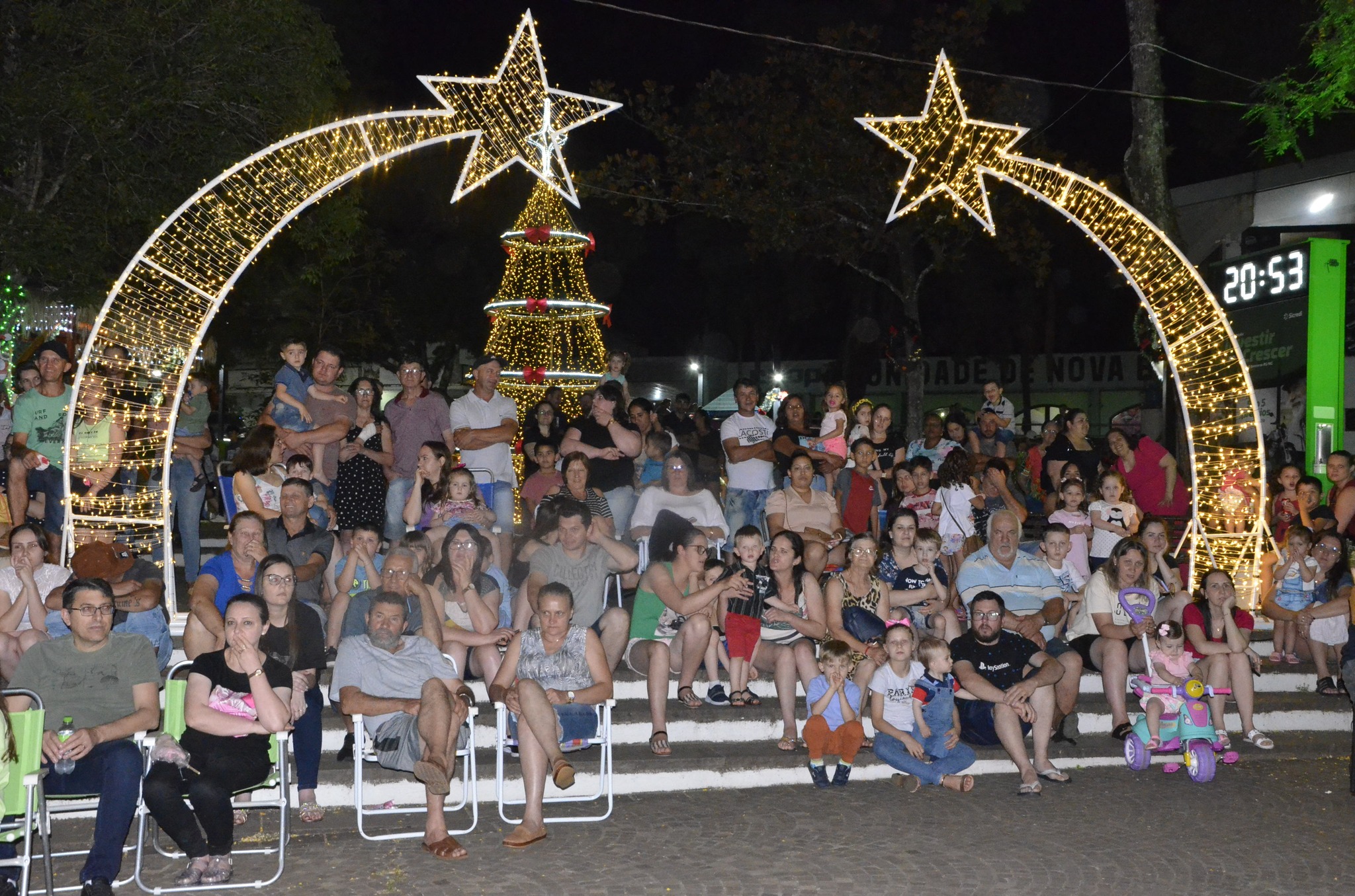 VEREADORES PARTICIPAM DE ESPETÁCULO NATALINO